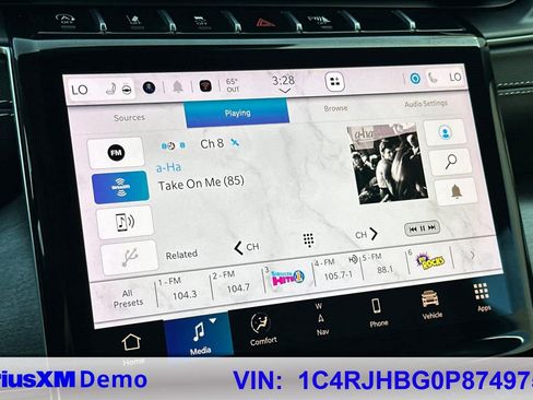 Used 2023 Jeep Grand Cherokee Limited image 29