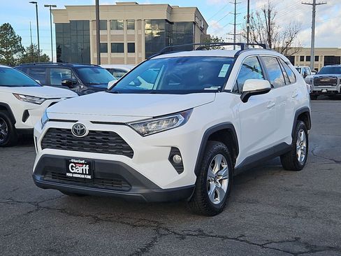 Used 2020 Toyota RAV4 XLE image 10