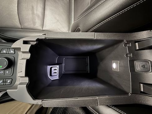 Used 2024 GMC Terrain SLT image 47