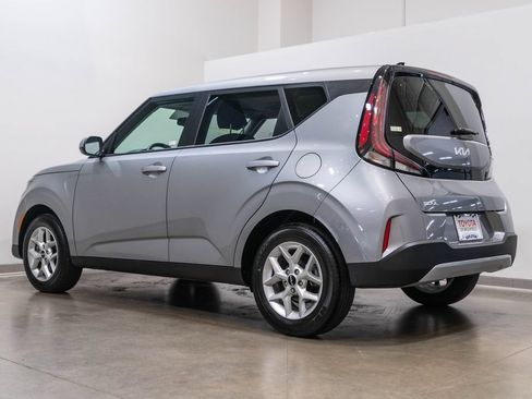Used 2025 Kia Soul LX FWD image 7