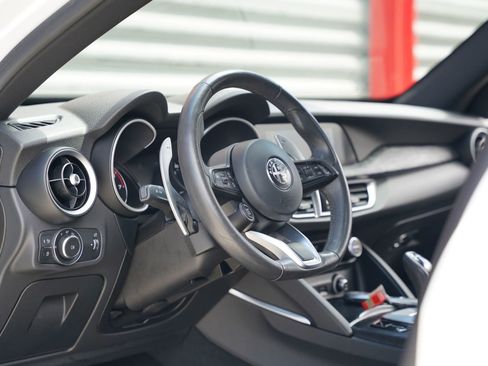 Used 2023 Alfa Romeo Stelvio Sprint RWD image 11