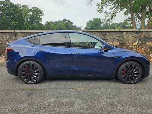 Used 2023 Tesla Model Y Performance AWD/4WD image 10