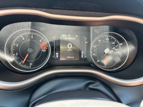 Used 2018 Jeep Cherokee Latitude AWD/4WD image 37