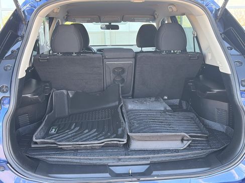 Used 2017 Nissan Rogue SV FWD image 25