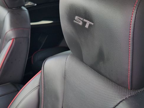 Used 2023 Buick Envision Essence w/ Sport Touring Package FWD image 18