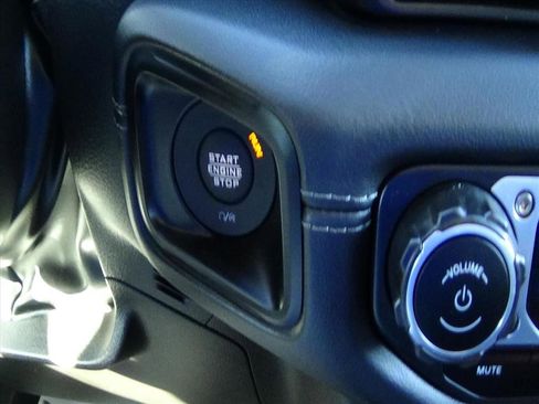 Certified 2025 Jeep Wrangler Sahara w/ Safety Group image 23