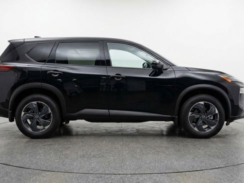 Used 2025 Nissan Rogue SV FWD image 11