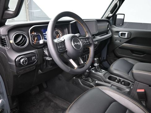 Used 2024 Jeep Gladiator Sport AWD/4WD image 15