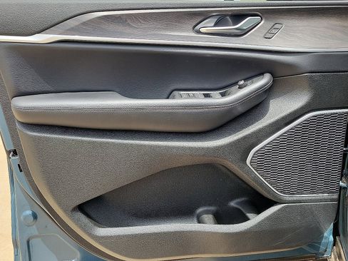 New 2026 Jeep Grand Cherokee Limited RWD image 10