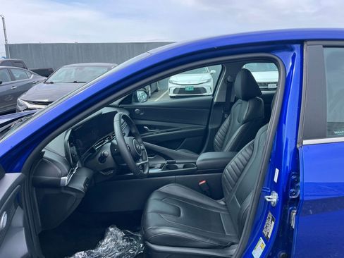 Used 2025 Hyundai Elantra Limited image 28