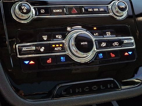 Used 2021 Lincoln Corsair FWD w/ Premium Package image 16