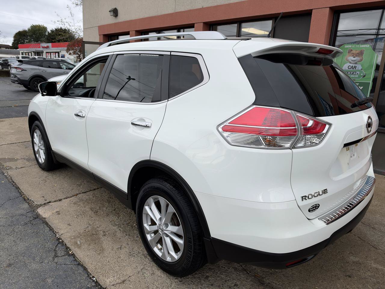 Used 2015 Nissan Rogue SV w/ SV Premium Package AWD/4WD image 4