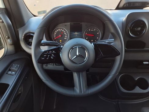 Used 2025 Mercedes-Benz Sprinter 2500 image 12
