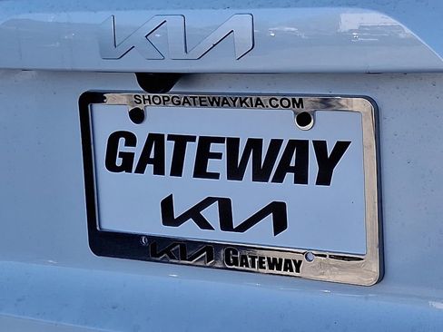 New 2025 Kia Niro LX image 18