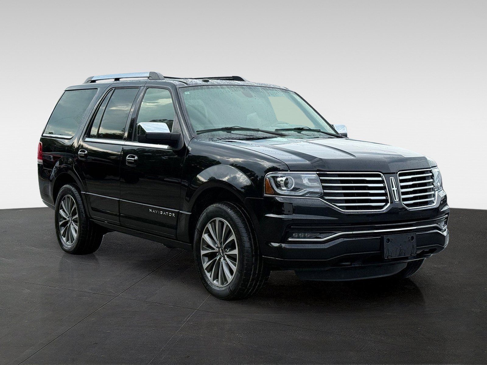Used 2017 Lincoln Navigator Select AWD/4WD image 3