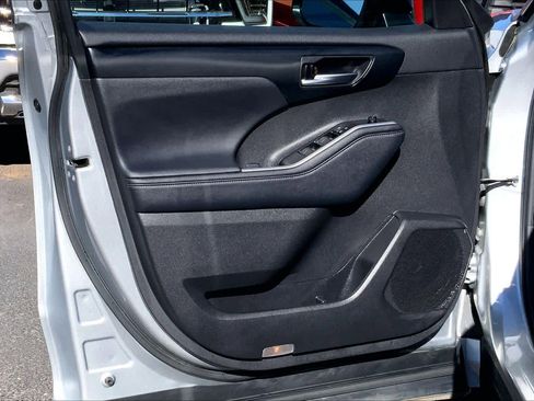Used 2023 Toyota Highlander XLE image 21
