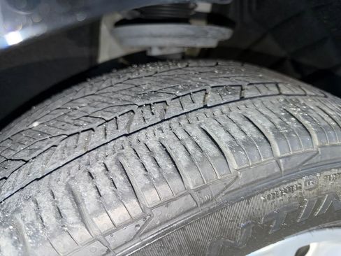 Used 2020 Buick Enclave Essence w/ Sound and Sites Package image 29