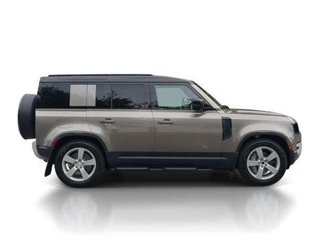 Used 2025 Land Rover Defender 110 S AWD/4WD image 9