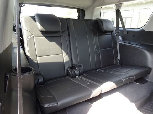 Used 2020 Chevrolet Suburban Premier w/ Premier 6.2L Value Package image 22