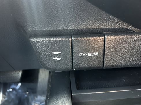 Used 2018 Toyota Camry SE w/ Moonroof Package image 18