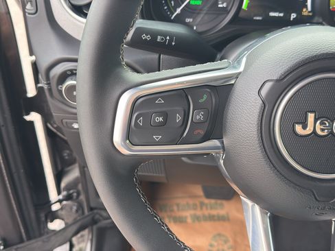 Used 2025 Jeep Wrangler Unlimited Sahara AWD/4WD image 30
