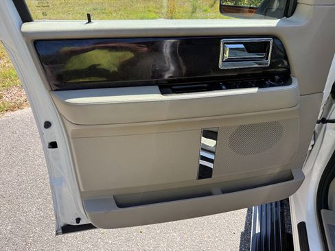 Used 2017 Lincoln Navigator L Select image 42