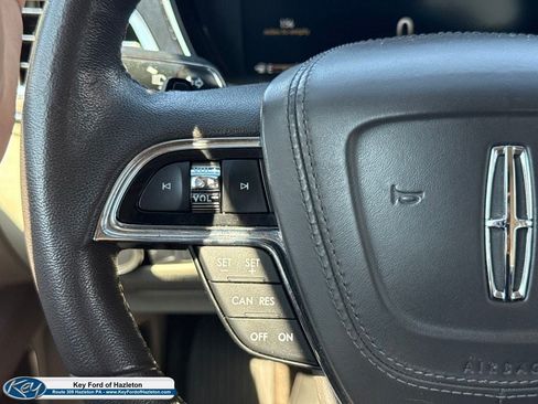 Used 2018 Lincoln Continental Premiere AWD/4WD image 24