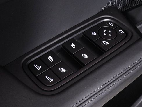 New 2025 Porsche Cayenne Coupe image 8