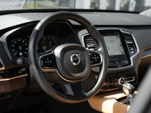 Used 2016 Volvo XC90 T6 Momentum w/ Momentum Plus Package AWD/4WD image 11