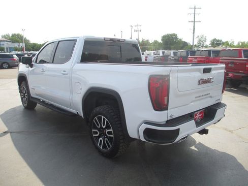 Used 2024 GMC Sierra 1500 AT4 w/ Technology Package AWD/4WD image 10
