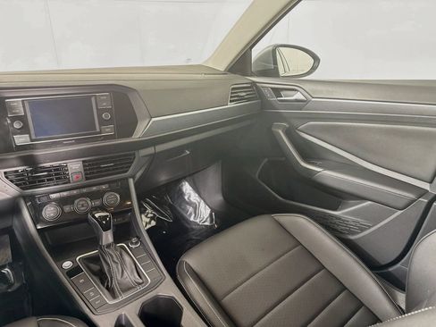 Used 2024 Volkswagen Jetta SE w/ Panoramic Sunroof Package FWD image 22