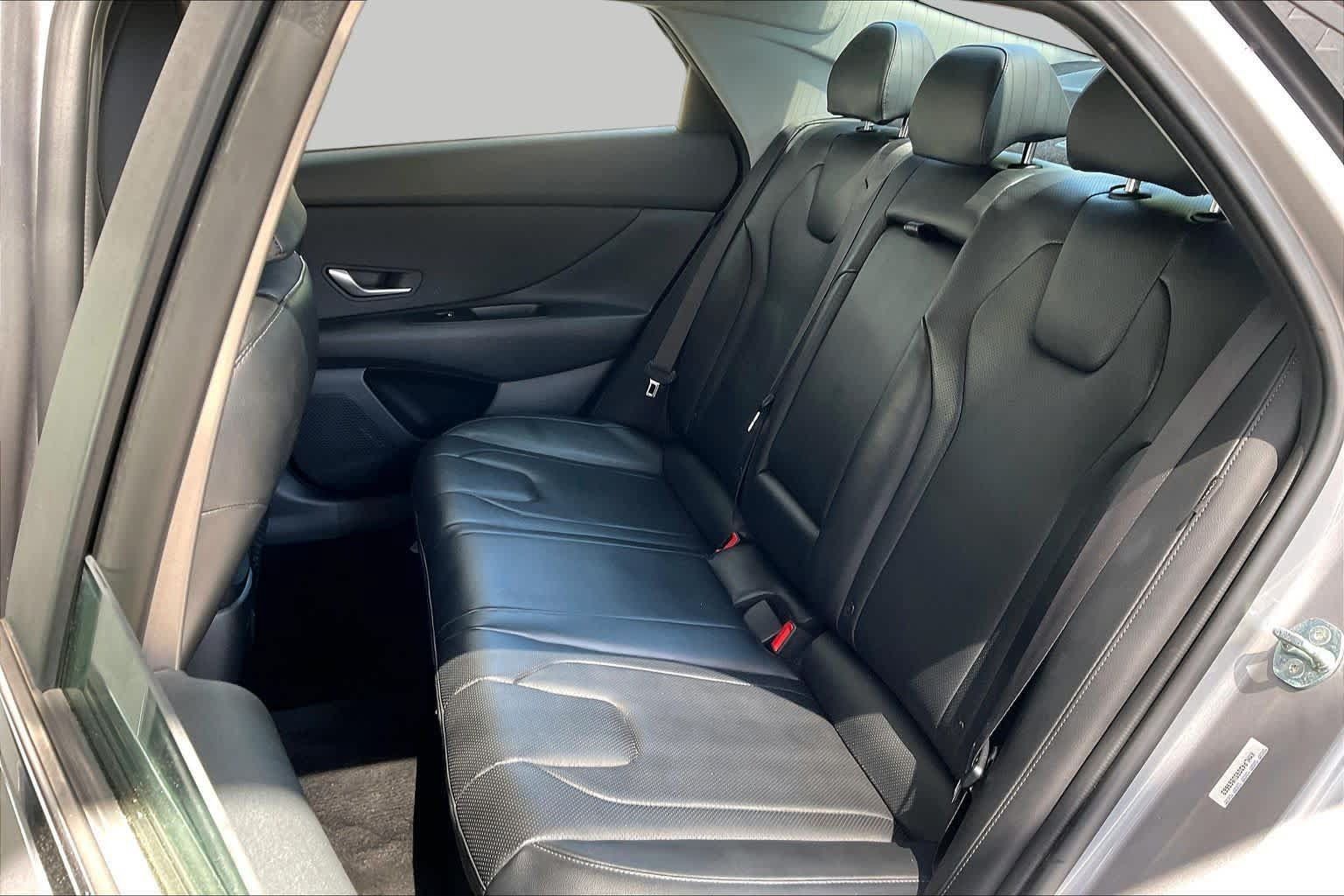 Certified 2025 Hyundai Elantra Limited FWD image 21