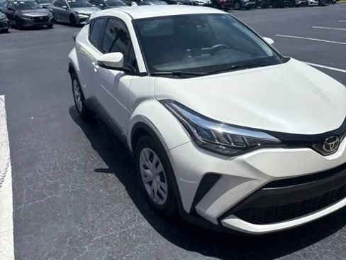 Used 2020 Toyota C-HR LE FWD image 3