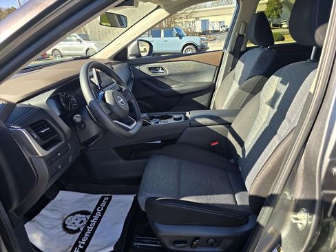 Used 2023 Nissan Rogue SV image 11