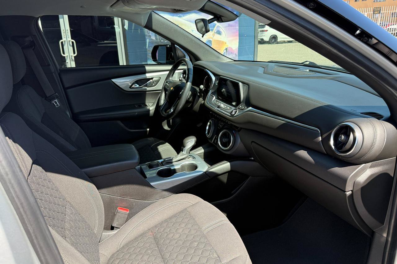 Used 2020 Chevrolet Blazer LT w/ Midnight/Sport Edition FWD image 16