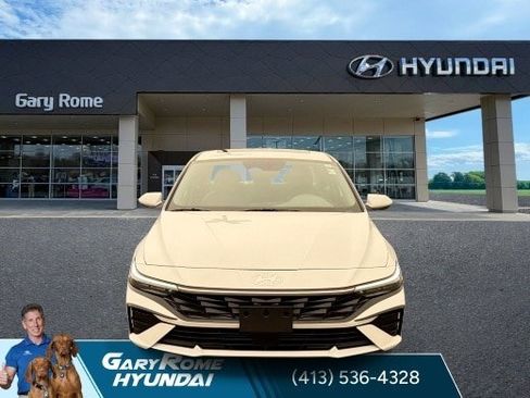 Used 2024 Hyundai Elantra SEL w/ Convenience Package FWD image 10