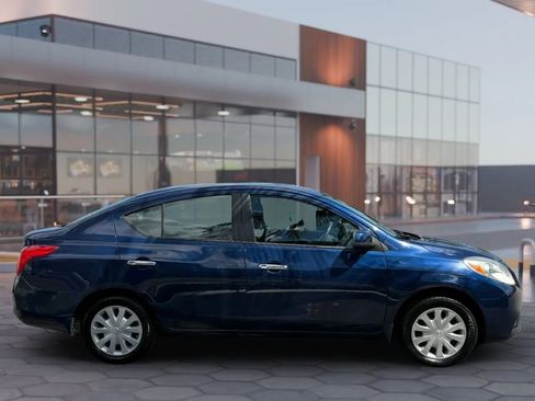 Used 2012 Nissan Versa SV FWD image 7