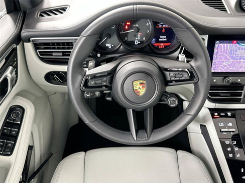 Certified 2024 Porsche Macan AWD/4WD image 18