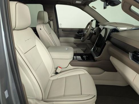 Used 2025 GMC Yukon Denali w/ Sun & Power Step Package image 23