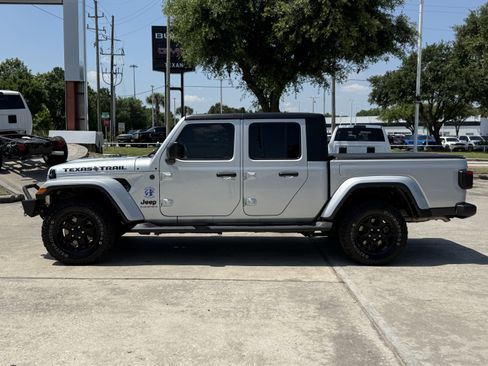 Used 2023 Jeep Gladiator Sport AWD/4WD image 9