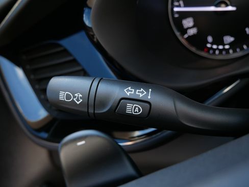 Used 2023 Buick Envision Avenir AWD/4WD image 28