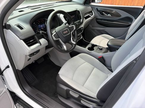 Used 2024 GMC Terrain SLE FWD image 2