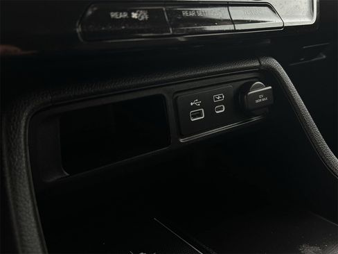 Used 2024 Honda Pilot Elite image 21