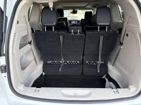 Used 2024 Chrysler Pacifica Limited FWD image 38
