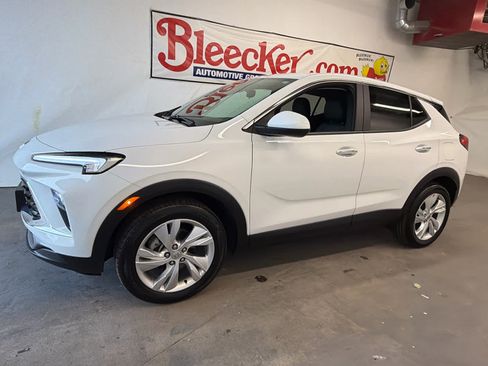 Used 2024 Buick Encore GX Preferred FWD image 2