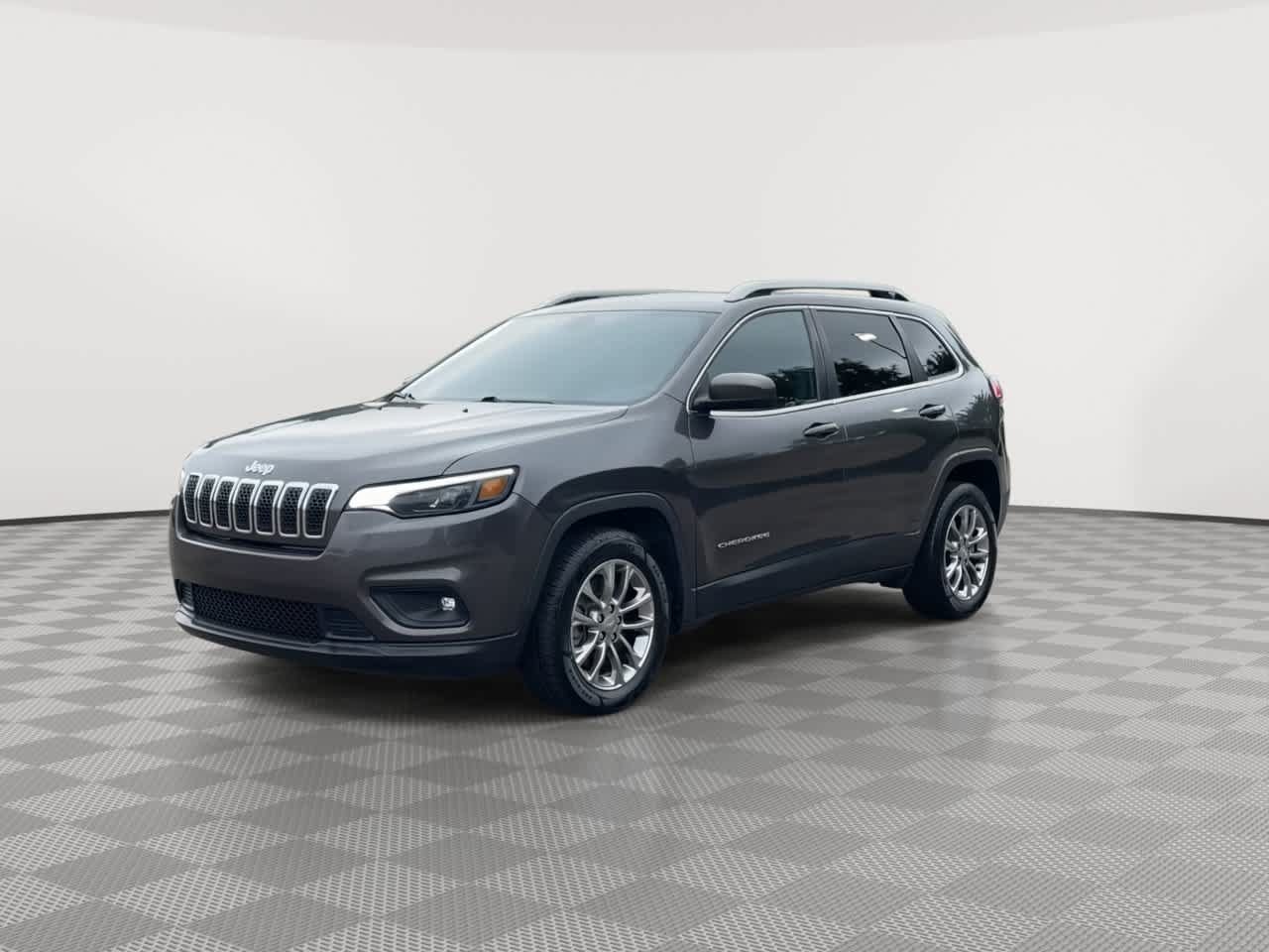 Used 2019 Jeep Cherokee Latitude Plus w/ Comfort/Convenience Group FWD image 4