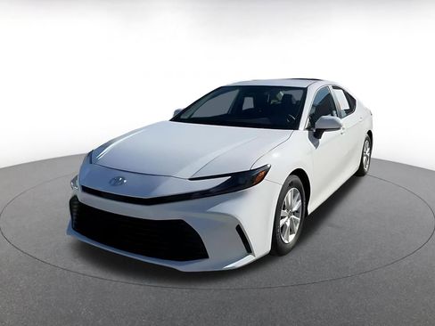 Used 2025 Toyota Camry LE image 7