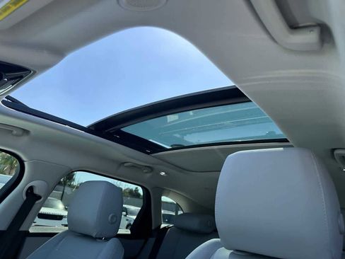 Used 2025 Land Rover Range Rover Velar S image 22