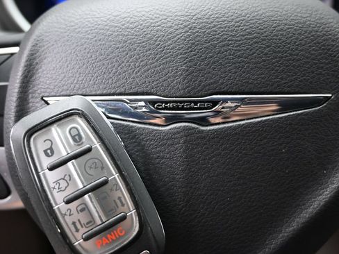 Used 2024 Chrysler Pacifica Touring-L FWD image 42