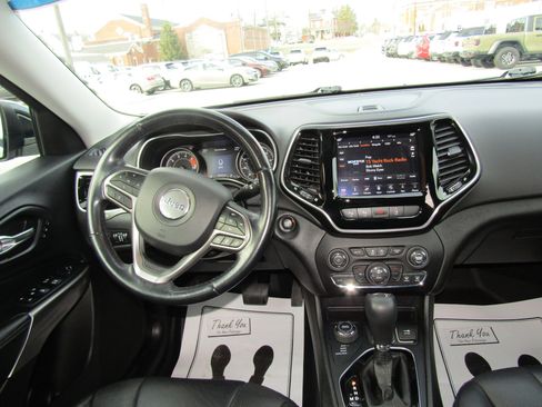 Used 2019 Jeep Cherokee Limited w/ Luxury Group AWD/4WD image 19